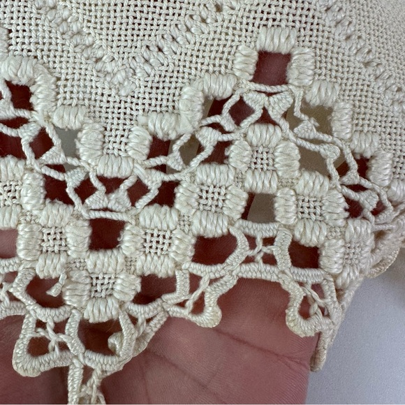 Vintage Cream Color Chic Lace Table Runner with Hardanger Embroidery - Picture 5 of 11